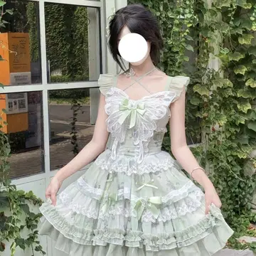 연한 녹색 프릴 드레스