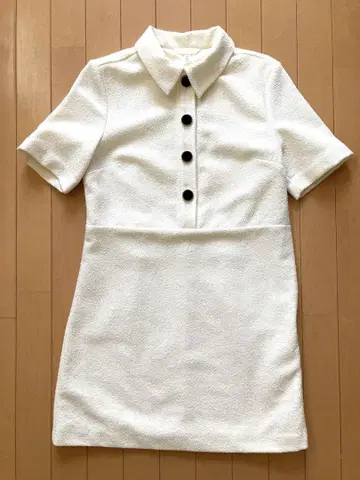 H&M 버튼 카라 부착 화이트 미니 원피스