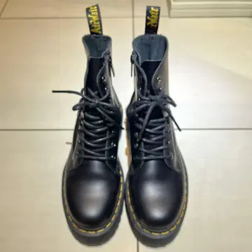 Dr. Martens JADON 8홀 부츠