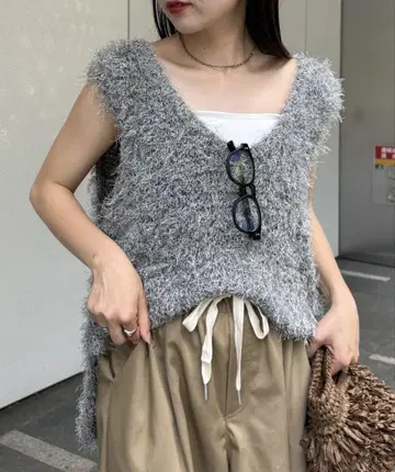 깊은 U 멜란지 페더 베스트