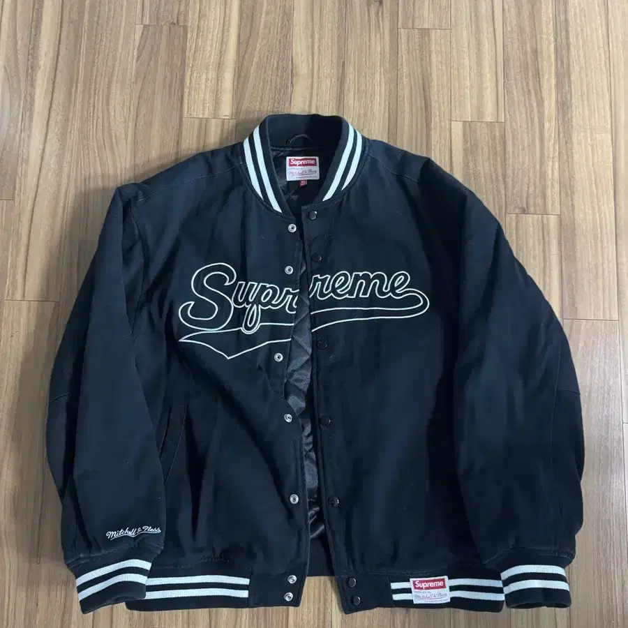 MIU 404 Official Windbreaker 2024 ver. on Bunjang Global Site.