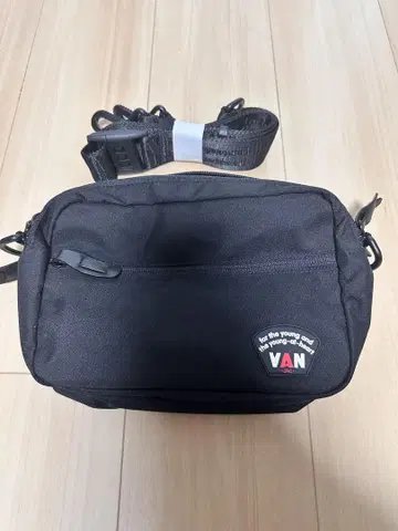 [미사용 새상품] VAN JACKET 밴 자켓 블랙 숄더백