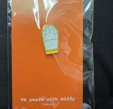 미피 전시회 70주년 한정판 miffy 핀 배지 관짝 할머니 핀즈