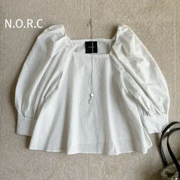 세탁 가능한 N.O.R.C 스퀘어넥 볼륨 블라우스 화이트
