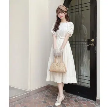 안아나저 앙제라스 레이스 사용 코튼 도비 퍼프 슬리브 원피스