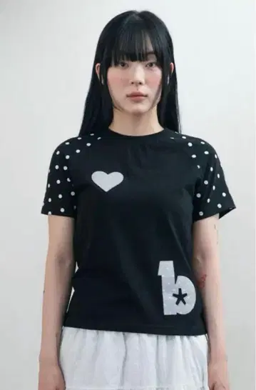 무신사 엔젤 윙 슬림 핏 티셔츠 BAUF