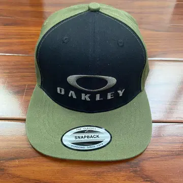 OAKLEY 스냅백 캡 블랙/올리브