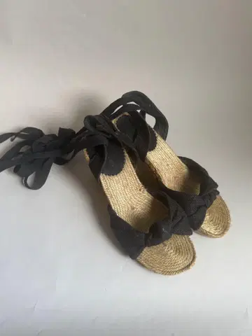 블랙 린넨 웨지솔 샌들