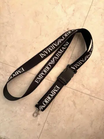 EMPORIO ARMANI 넥 스트랩