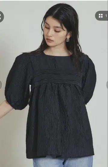 &. NOSTALGIA 자카드 반팔 블라우스