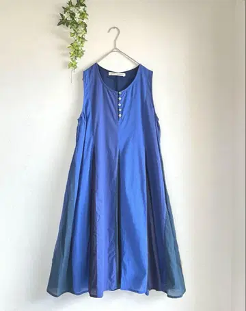 LOFTY BAMBOO 블루 플레어 패치워크 슬리브리스 원피스