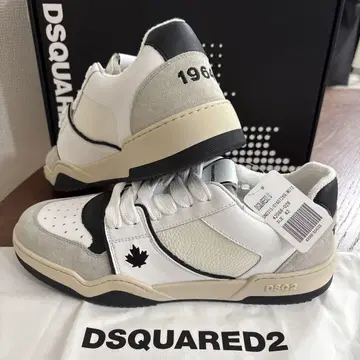 42 DSQUARED2 메이플 리프 스니커즈
