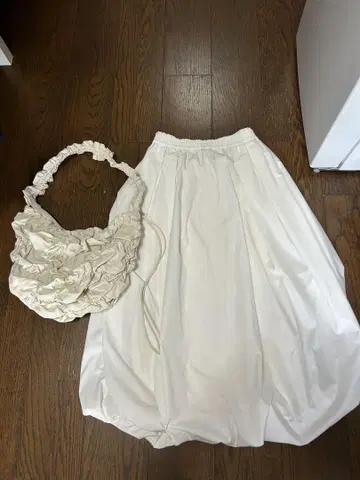 GU 화이트 스커트 + 백
