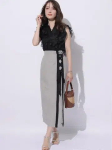 새상품급 아푸와이저 리셰 배색 레이스업 스커트 베이지