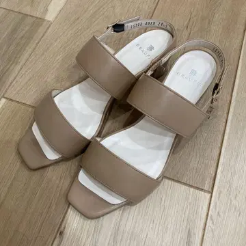 BEAUFIT 베이지 스트랩 샌들 24.5cm