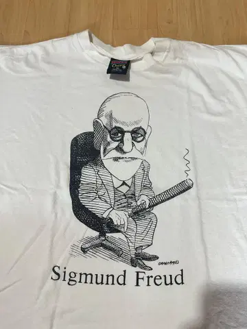 90's Largely Literary sigmund freud tee