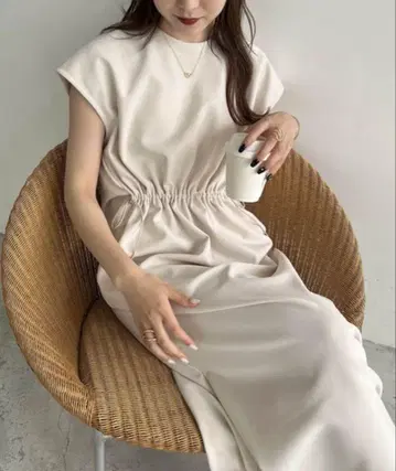CAPRICIEUX LE'MAGE 드로스트 슬리브리스 원피스