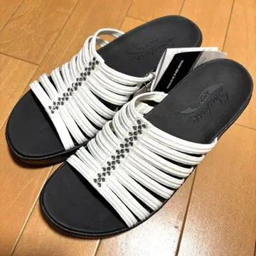 스케쳐스 샌들 아치핏 블랙 화이트 비쥬