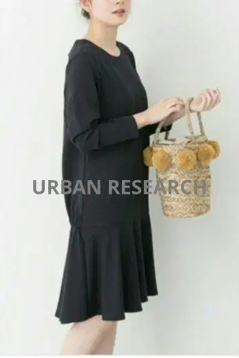 새상품급 URBAN RESEARCH 플레어 헴 원피스 네이비 일본제