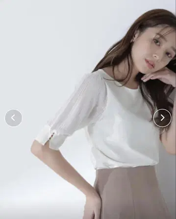 NATURAL BEAUTY BASIC 시어 라메 플리츠 슬리브 니트