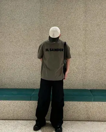 미사용 새상품 질샌더 카키 티셔츠 반팔