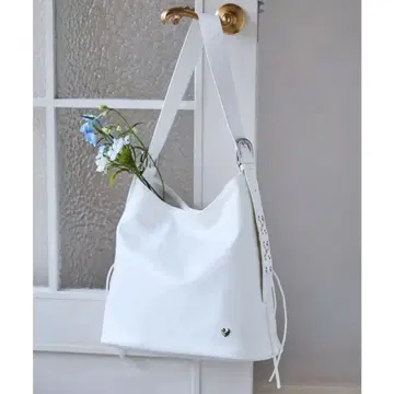 사만다 타바사 앤드 슈에뜨 화이트 백