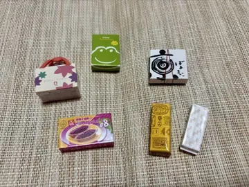 가챠가챠 작은 기념품 미니어처 컬렉션