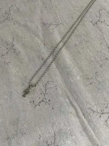 실버 크로스 모티브 목걸이