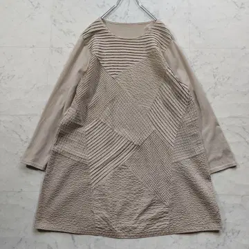 새상품급 야리 절개 튜닉 N 핀턱 플레어 모카 베이지