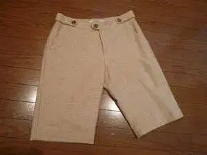 베이지 버튼 숏팬츠