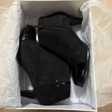 블랙 스웨이드 오픈토 부티
