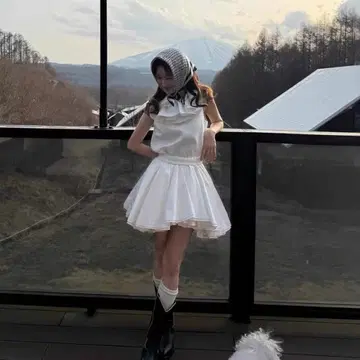 Bibiy. BLAIR FLARE SKIRT