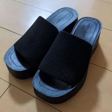 LOWRYSFARM 감동 핏 샌들 블랙