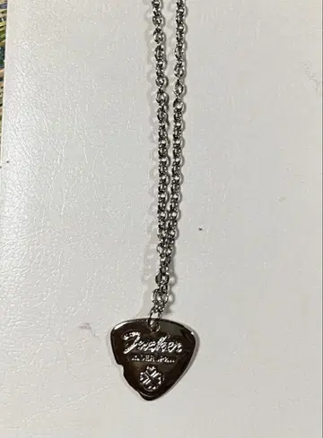 Fender 기타 피크 목걸이 실버