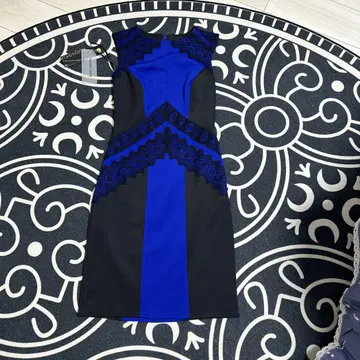 새상품 TADASHI SHOJI 슬리브리스 원피스 XXS