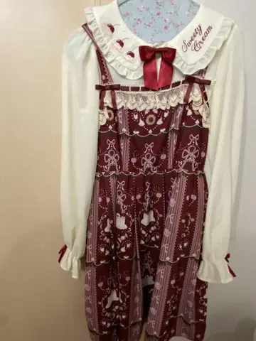 axes femme kawaii 스위츠 패턴 오버롤 스커트 와인 레드