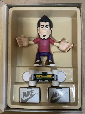 나이키 SB 메디콤토이 한정판 콜라보