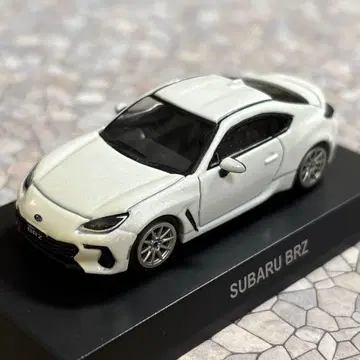 교쇼 1/64 스바루 BRZ 화이트 외박스 포함