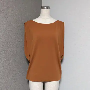 핑키앤다이안 매트 분또 백산 블라우스 카멜