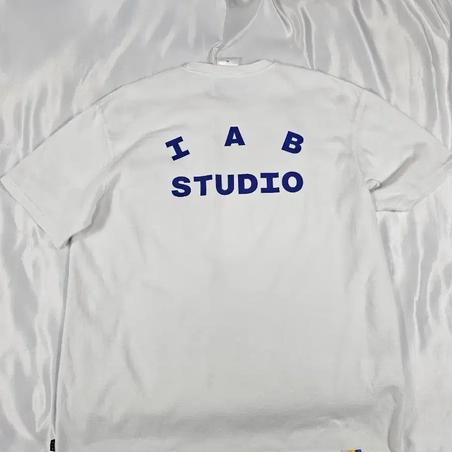 IAB-STUDIO | 아이앱스튜디오 IAB Studio Established T-shirt IAB-STUDIO | 아이앱스튜디오 IAB Studio Established T-shirt