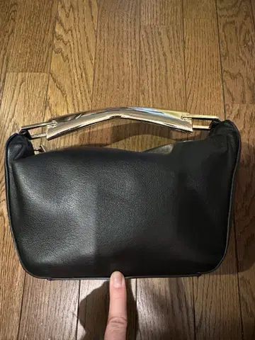자라 ZARA 메탈 핸들 백