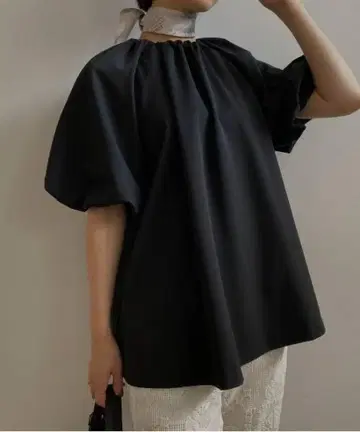 GATHER SMOCK TOP 블랙