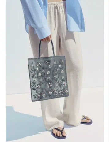 택 포함 새상품 ZARA 자수 패브릭 백 블루 색상 완판템