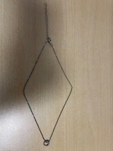 전 여자친구의 실버 체인 목걸이