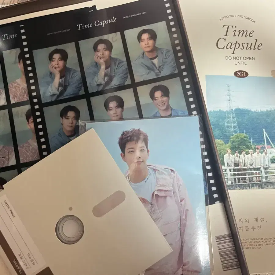 ASTRO MEDIA EXHIBITION PHOTOBOOk 写真集 MJ ASTRO | 아스트로 Astro Media Exhibition Photobook (sealed