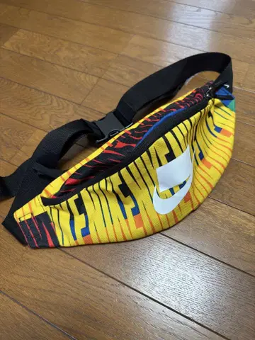 NIKE 헤리티지 바디 백