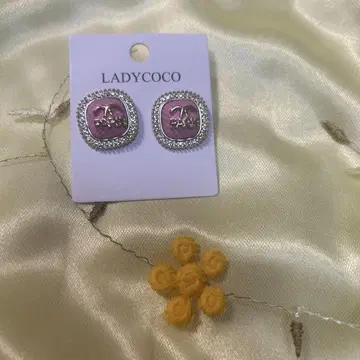 LADYCOCO 핑크 스퀘어형 귀걸이