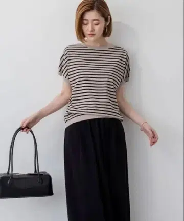 이번 시즌 택 포함 23구 레이온 폴리에스테르 스트레치 풀오버 니트 38