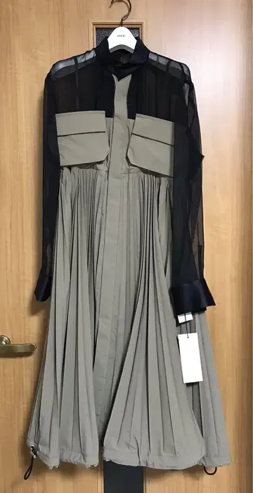 새상품 (시착만 한 상품) SACAI 23AW 드레스 size 1