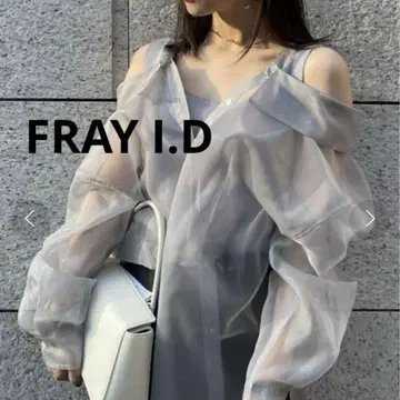 FRAY I.D 오프 숄더 셔츠 레이어드 스퀘어 니트 그레이